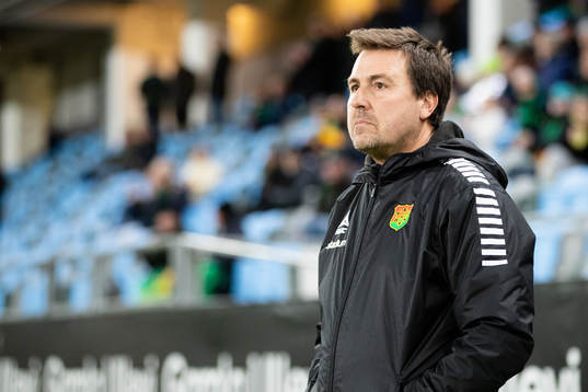 GAIS tränare Stefan Jacobsson innan  fotbollsmatchen i