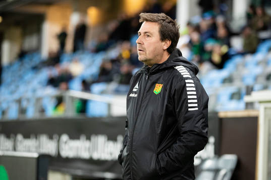 GAIS tränare Stefan Jacobsson innan  fotbollsmatchen i