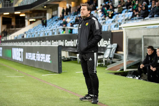 GAIS tränare Stefan Jacobsson innan  fotbollsmatchen i