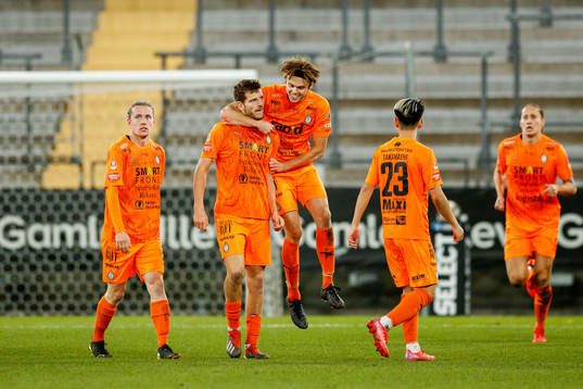 AFC Eskilstunas Ashley Mark Coffey jublar