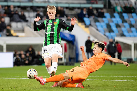GAIS Viktor Alexandersson och AFC Eskilstunas Kazuki