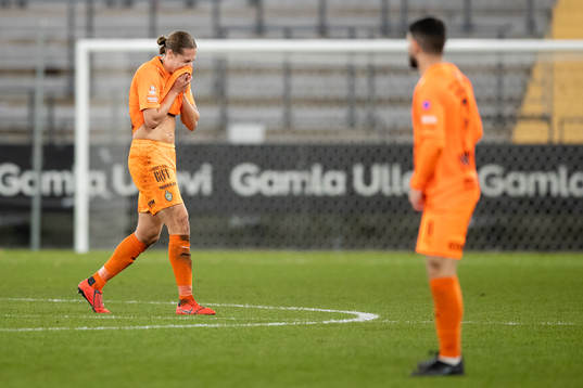 AFC Eskilstunas Felix Michel lämnar planen