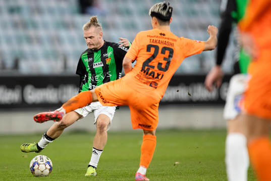 GAIS Jonas Lindberg mot AFC Eskilstunas Kazuki Takahashi