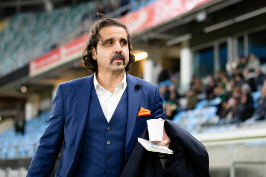 AFC Eskilstunas tränare Melke Alan innan  fotbollsmatchen