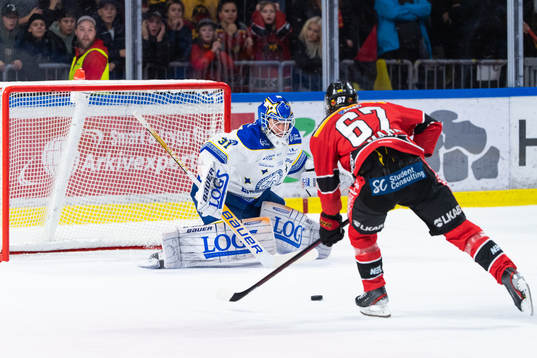 Leksands målvakt Kasimir Kaskisuo och Luleås Linus Omark