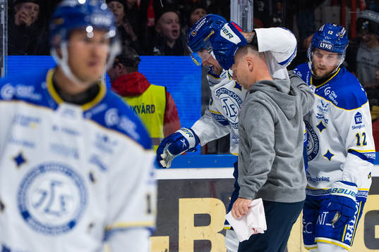 Leksands Jonas Ahnelöv går av skadad