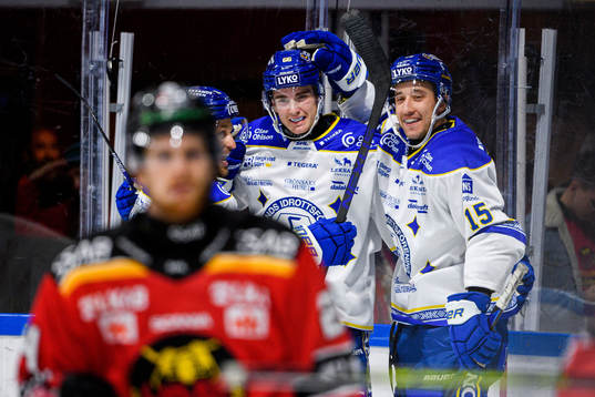Leksands Nils Åman och Max Veronneau jublar