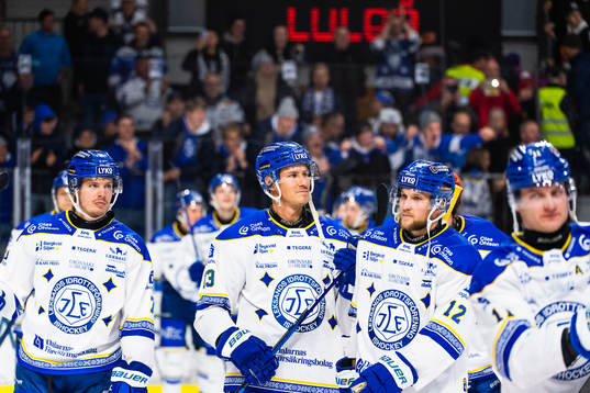 Leksands Jon Knuts, Fredrik Forsberg jublar med lagkamrater