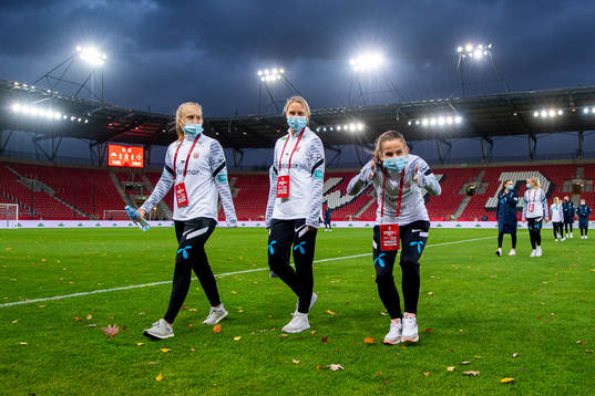 Amalie Vevle Eikeland, Lisa Fjeldstad Naalsund and Tuva