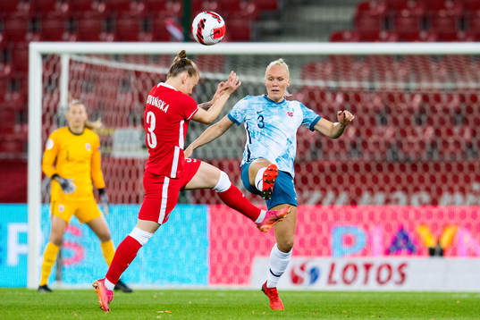 Gabriela Grzywińska of Poland and Maria Thorisdottir of