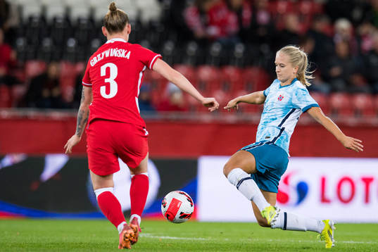 Gabriela Grzywińska of Poland and Amalie Vevle Eikeland of