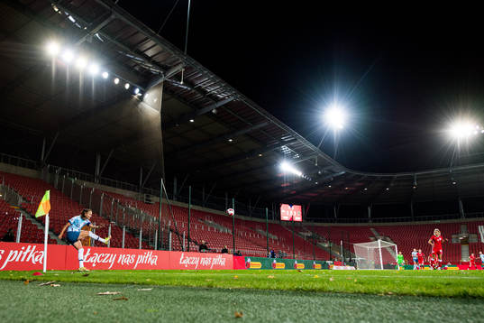 Caroline Graham Hansen of Norway takes a corner kick at