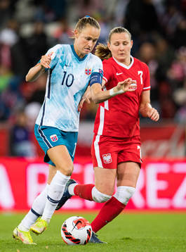 Caroline Graham Hansen of Norway and Małgorzata Mesjasz of