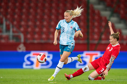 Guro Bergsvand of Norway and Gabriela Grzywińska of Poland