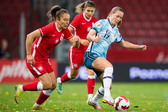 Sylwia Matysik of Poland and Elisabeth Terland of Norway