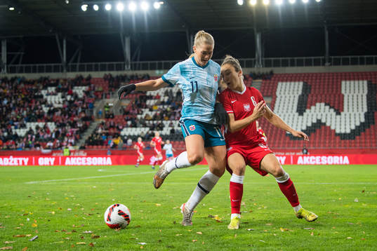 Lisa-Marie Karlseng Utland of Norway and Sylwia Matysik of