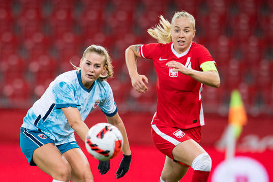 Lisa-Marie Karlseng Utland of Norway and Paulina Dudek of