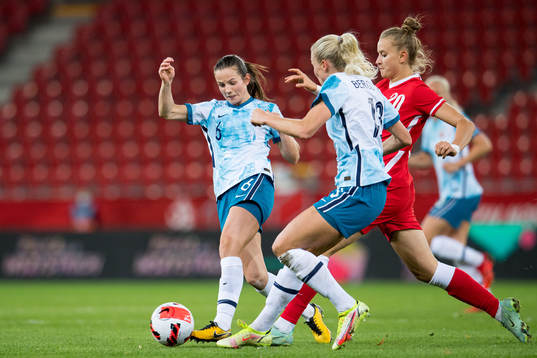 Tuva Hansen of Norway and Nikola Karczewska of Poland