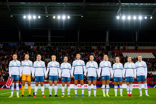 Caroline Graham Hansen, goalkeeper Cecilie Fiskerstrand,