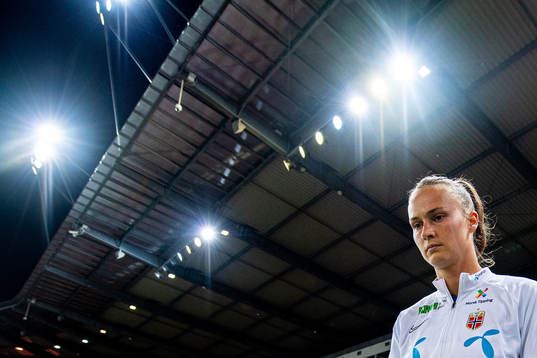 Caroline Graham Hansen of Norway enters the pitch