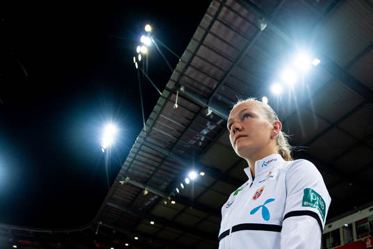 Frida Maanum of Norway enters the pitch