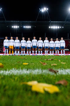 Caroline Graham Hansen, goalkeeper Cecilie Fiskerstrand,