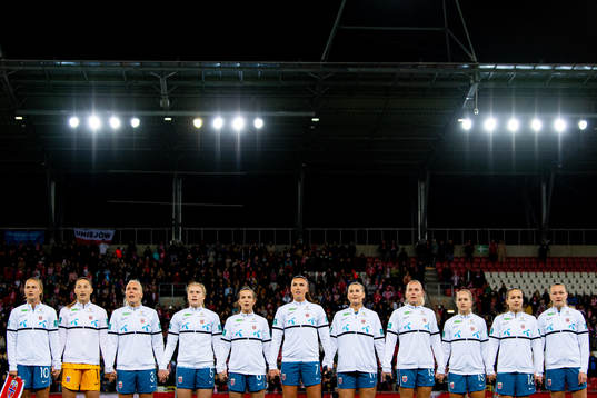 Caroline Graham Hansen, goalkeeper Cecilie Fiskerstrand,