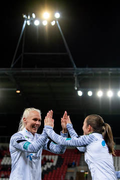 Maria Thorisdottir and Tuva Hansen of Norway