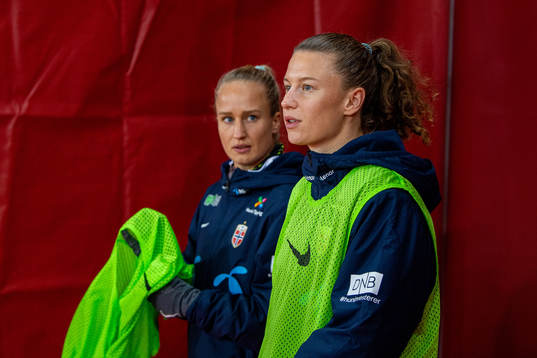 Maria Olsvik and Synne Skinnes Hansen of Norway at half time