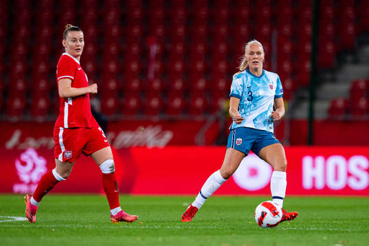 Gabriela Grzywińska of Poland and Maria Thorisdottir of