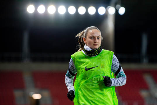 Vilde Hasund of Norway warms up