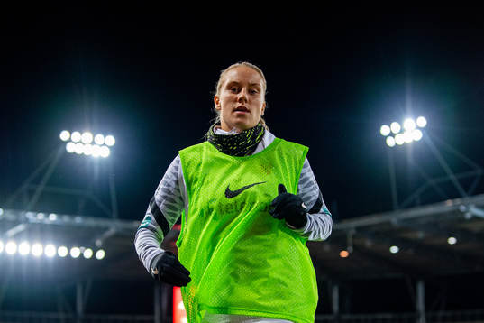 Lisa Fjeldstad Naalsund of Norway warms up