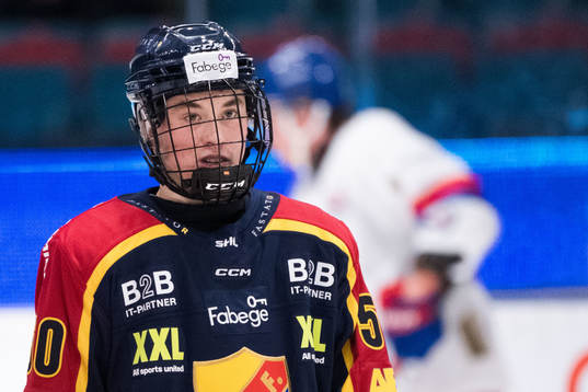 Djurgårdens Noah Östlund innan ishockeymatchen i SHL