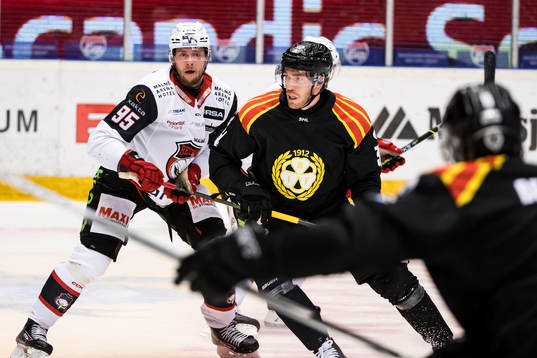 Malmö Redhawks Carl Persson och Brynäs Oscar Eklind