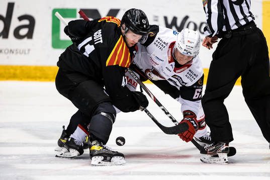Brynäs Greg Scott och Malmö Redhawks Fredrik Händemark