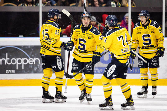 Södertäljes Colin Smith jublar