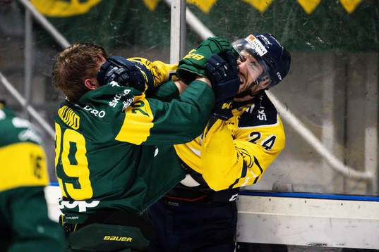 Björklövens Alexander Wiklund och Södertäljes Jacob