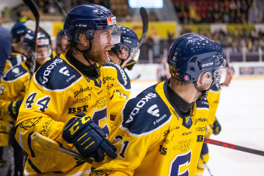 Södertäljes Erik Ullman jublar