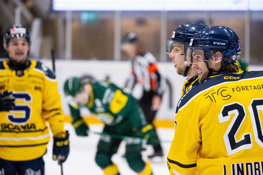 Södertäljes Tobias Lindberg jublar