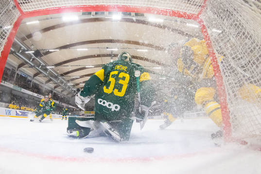 Södertäljes Emil Alba gör 2-3 bakom Björklövens