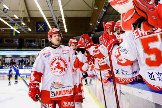 Troja-Ljungbys  Joakim Hillding jublar