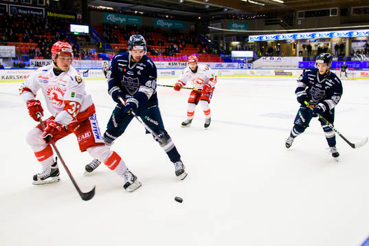 Troja-Ljungbys  Daniel Karlsson Thörnros och Karlskogas