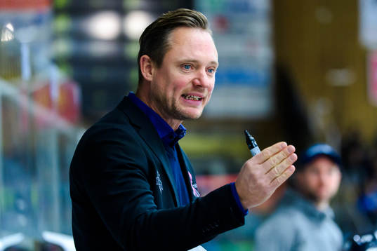 Karlskogas huvudtränare Karl Helmersson
