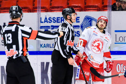 Domare Stefan Johansson och Troja-Ljungbys  Kevin Karlsson