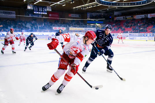 Troja-Ljungbys  Jesper Emanuelsson och Karlskogas Alexander