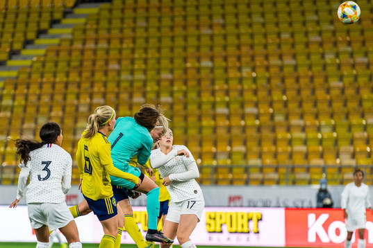 Sveriges Ida Garmfors ser Tuva Skoog göra 1-1