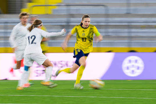Frankrikes Charline Coutel och Sveriges Bea Sprung