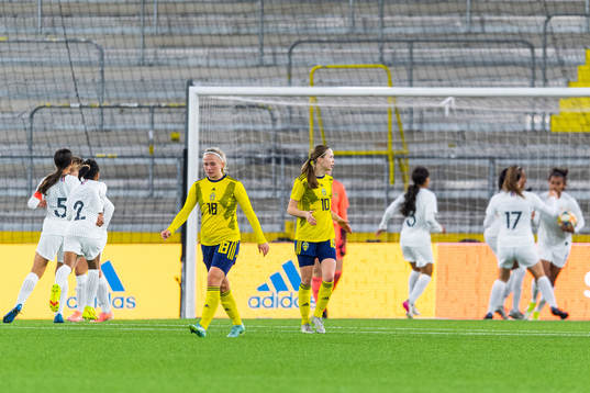 Sveriges Tuva Skoog och Bea Sprung deppar