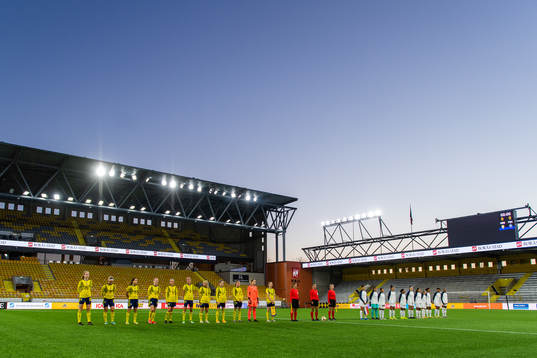 Sveriges och Frankrikes spelare vid line up