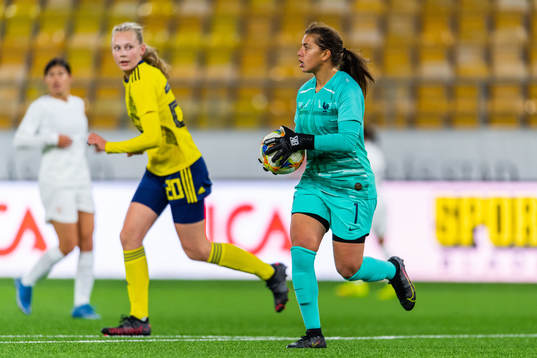 Frankrikes målvakt Feerine Belhaj